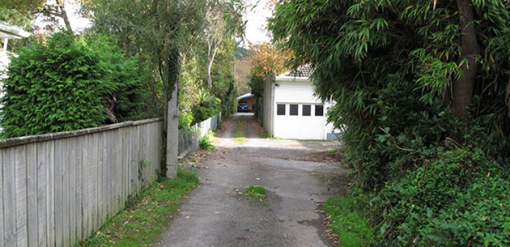 Silverstream-2-Existing-property-and-shared-driveway-to-the-rear